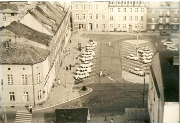 Widok na plac ratuszowy z wieży kościelnej