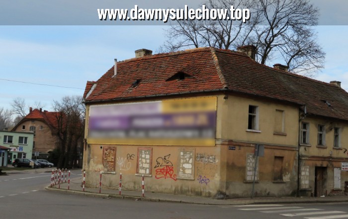 Budynek na rogu Okrężnej i al. Niepodległości