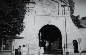 Zakupy pod Bramą