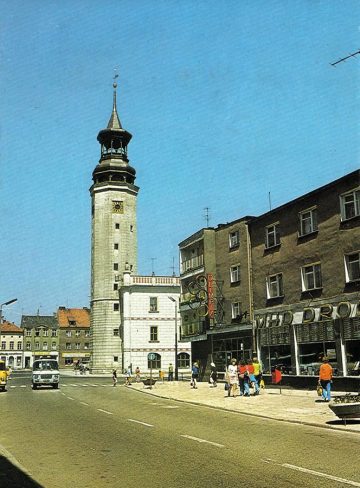 Ulica Sikorskiego od strony ratusza
