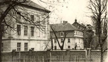 Budynki Pedagogium widziane od ul. Piaskowej