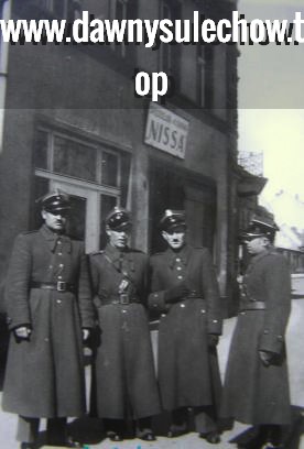 Pamiątkowe zdjęcie na obecnej ul. Jana Pawła II