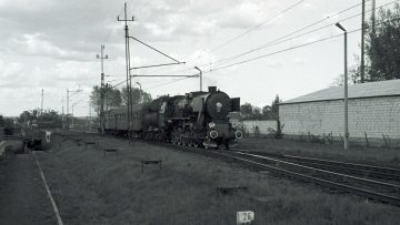 Parowóz z Wolsztyna wjeżdża na stację Sulechów