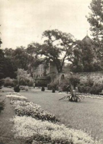 Park przy murach obronnych